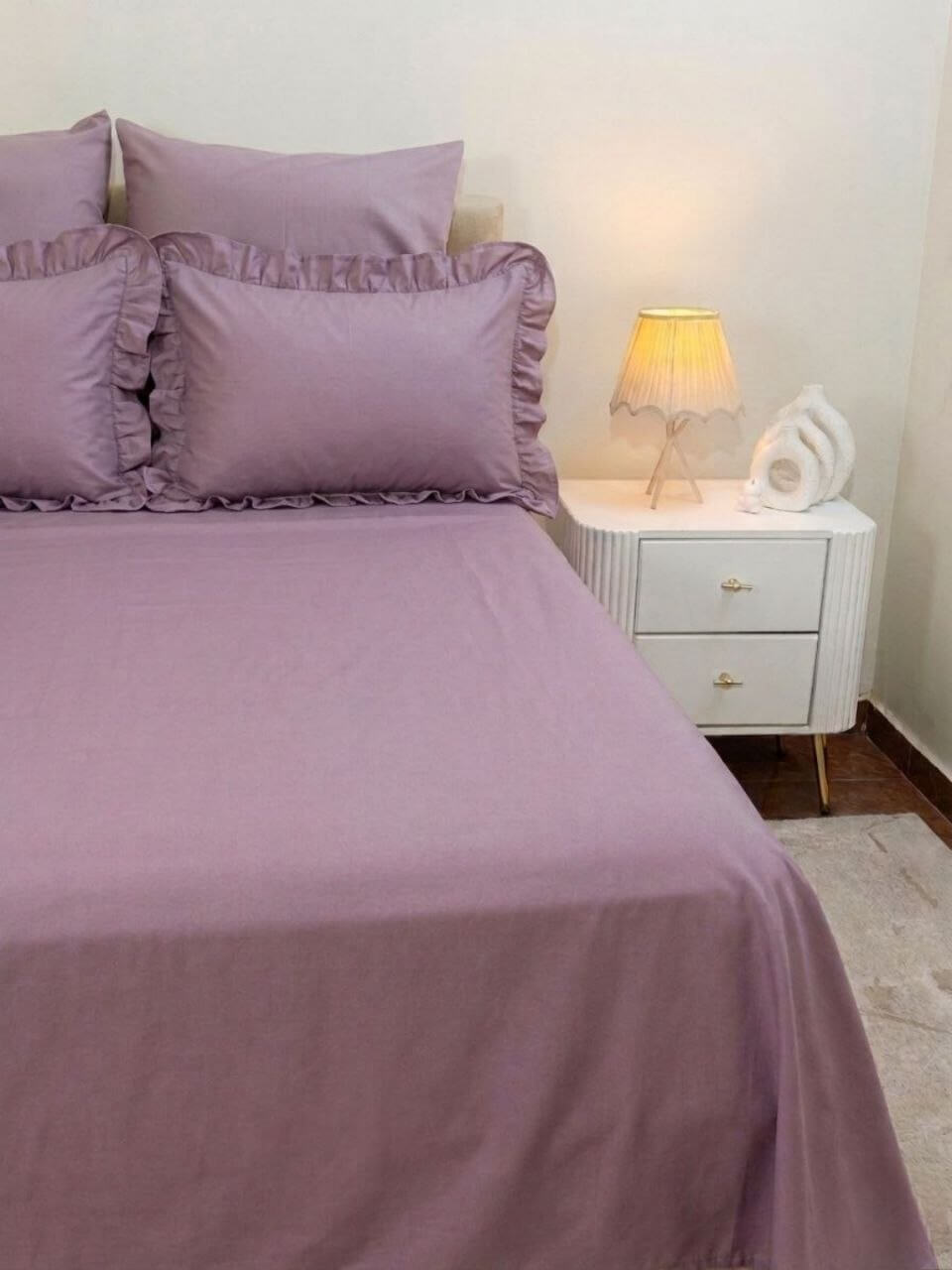 طقم ملايات لافندر مزين بكشكشة أنيقة ✨ 💜🌸